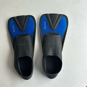 flippers worn once